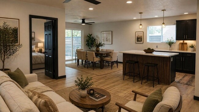 Building Photo - 905 La Charles Dr NE