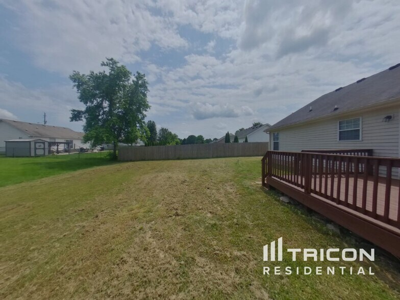 Building Photo - 3002 Henderson Ln