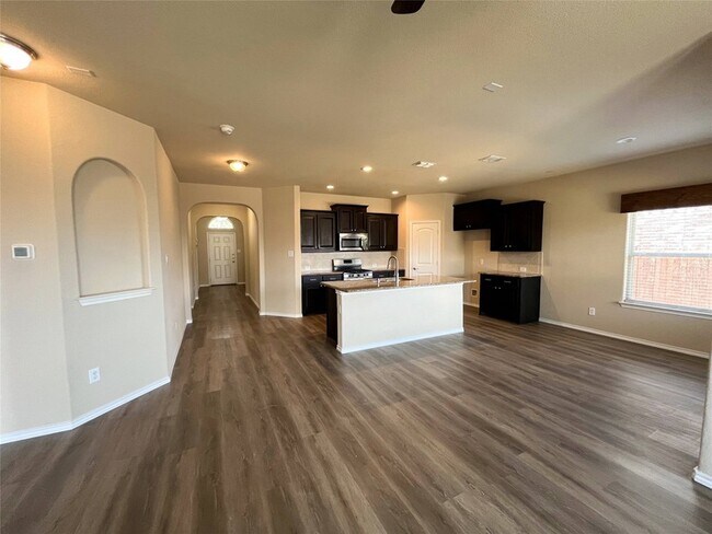 Building Photo - 473 Spring Dr