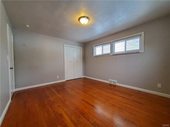 Building Photo - 1125 Salt Springs Rd