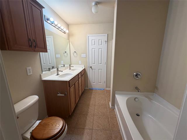 Building Photo - 1154 Sophia St W