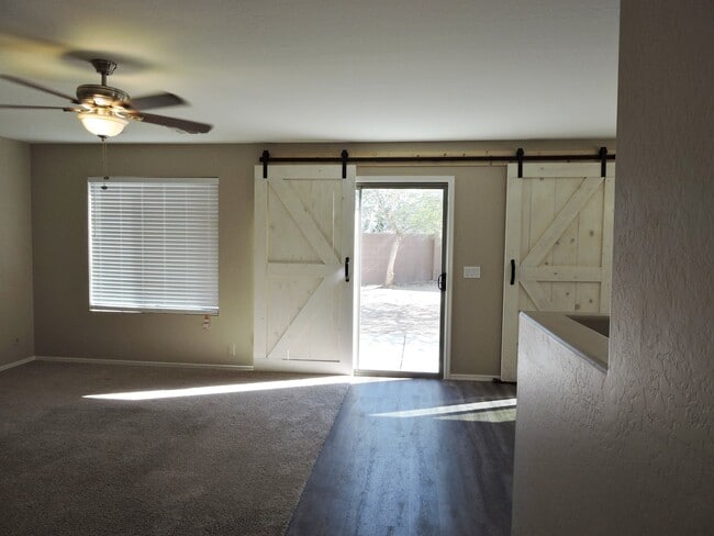 Building Photo - 4 BEDROOM 2 1/2 BATHROOM WITH OFFICE AND LOFT