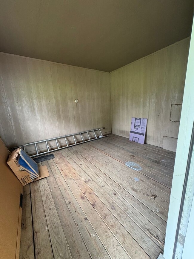 Building Photo - Prime Location! 3 Bed Home on Highway to M...