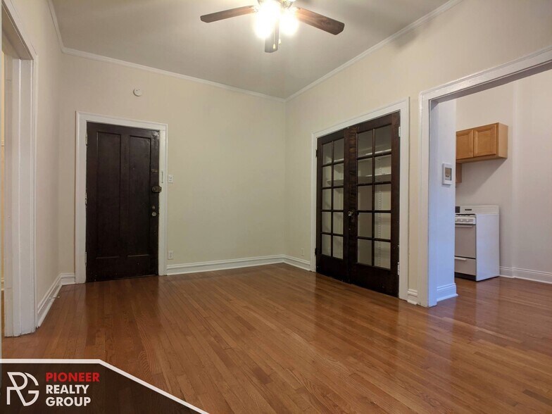 Building Photo - 4647 N Paulina St