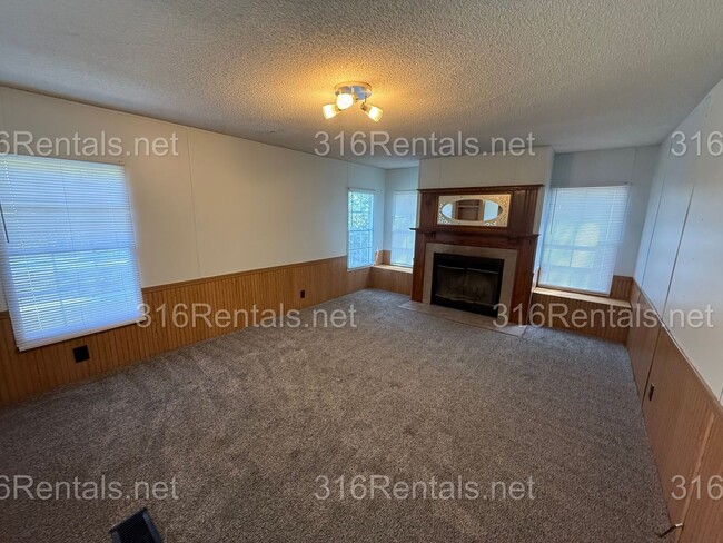 Building Photo - 800 W 81st St S