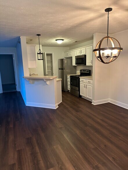 Building Photo - 623 Wyndhurst Dr