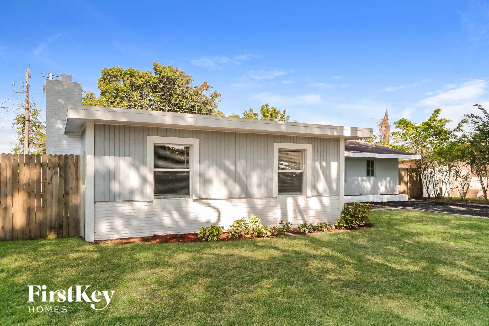 Building Photo - 401 Superior Pl