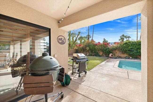 Building Photo - 74681 Peppertree Dr