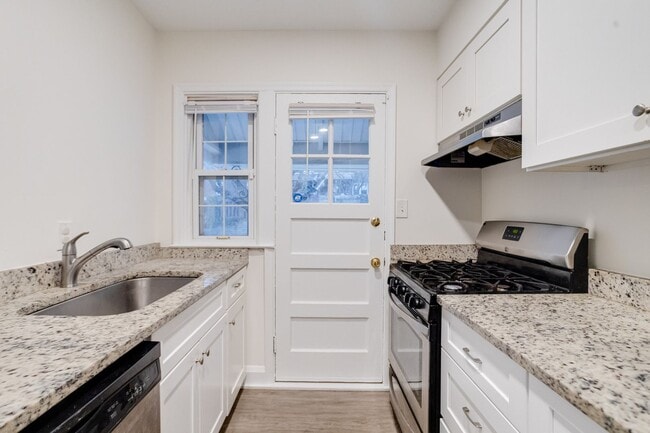 Building Photo - 1809 Glen Ridge Rd