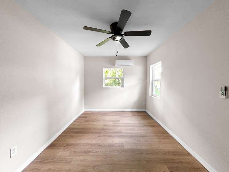 Building Photo - 306 SW 19th Ave