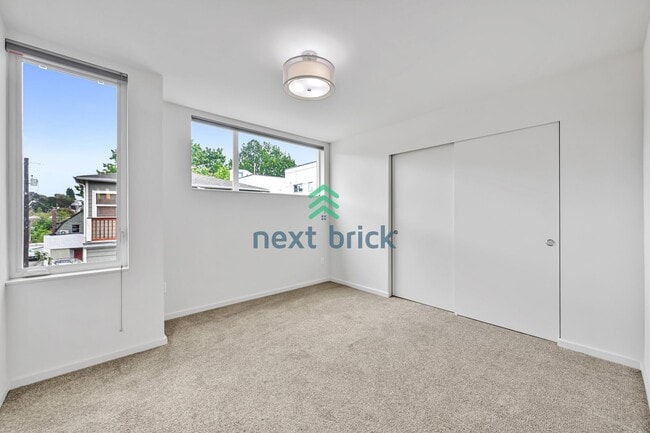 Building Photo - A beautiful 3 bed and 2 bathroom house for...
