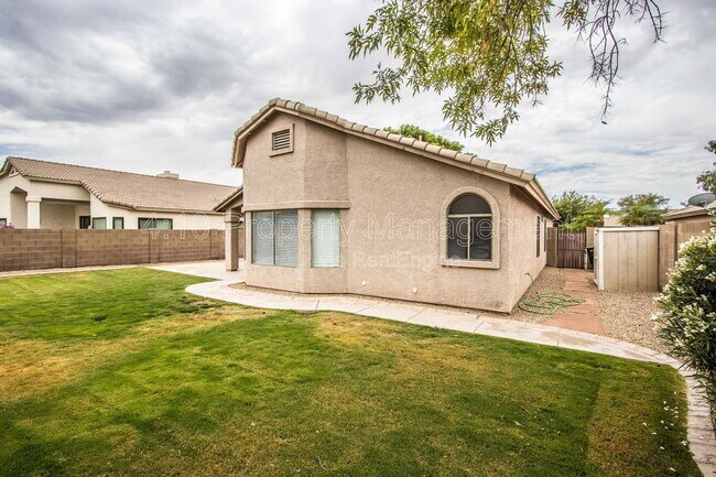 Building Photo - 1944 W Canyon Way