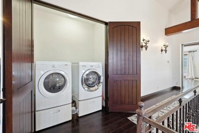 Building Photo - 6620 Lindenhurst Ave