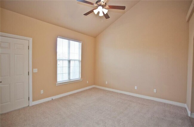 Building Photo - 4902 SW Fieldstone Blvd