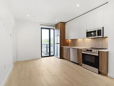 Building Photo - 87 Oxford St