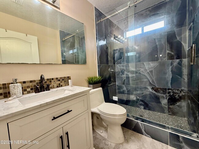 Building Photo - 12856 Chets Creek Dr N