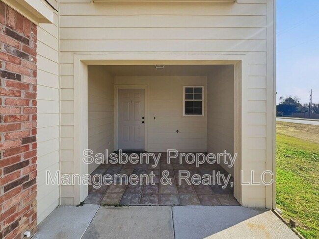 Building Photo - 3950 Seaside Ct