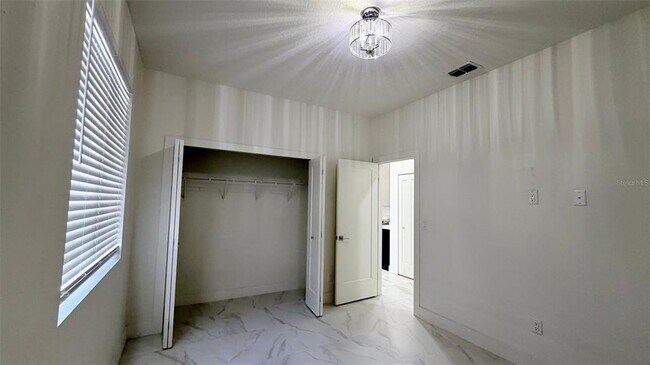 Building Photo - 4106 N Thatcher Ave