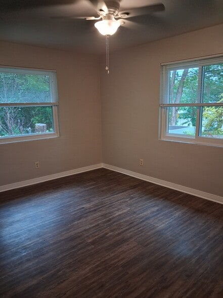Front bedroom with view of front - 614 N Gadsden St