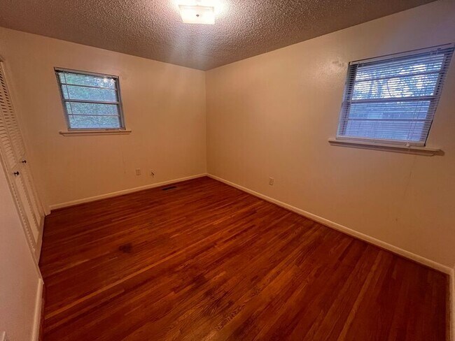 Building Photo - 6709 Sandpiper Dr