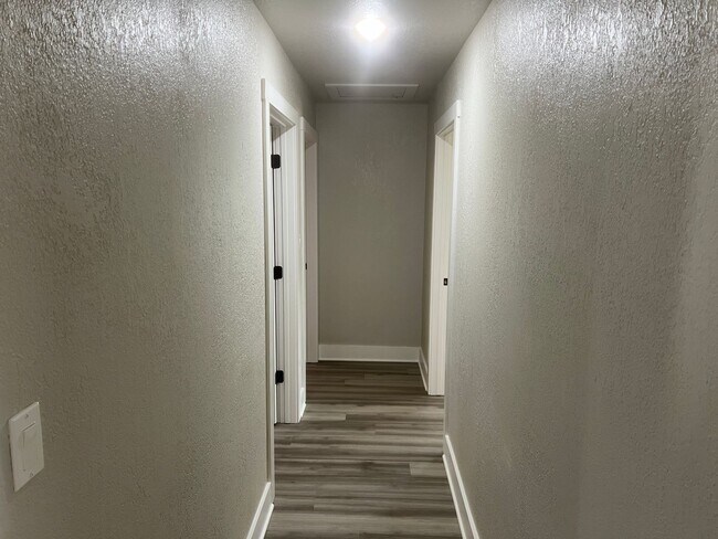 Building Photo - 2162 Airport Rd