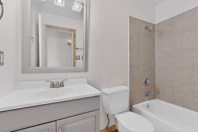 Building Photo - Rural South Valley 4 Bedroom  1.75 Bath 1256/sf