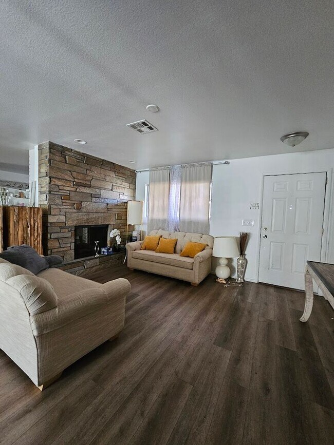 Building Photo - Charming Home in Central Las Vegas