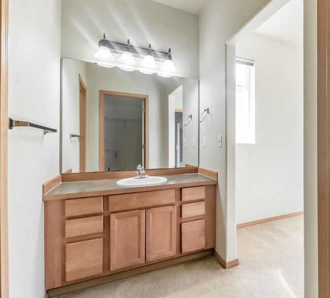 Building Photo - 2-Bedroom DuPont Condo with New Interior Paint and Carpet