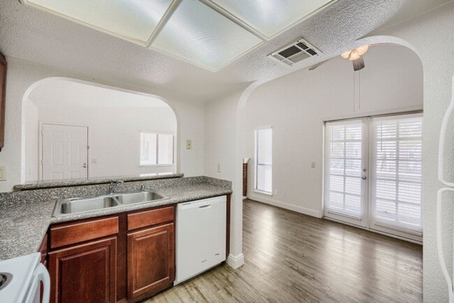 Building Photo - 1412 Bass Dr