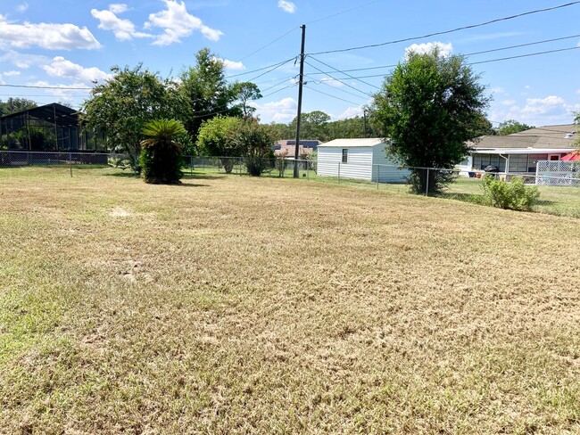 Building Photo - Available Now! 2 bedroom, 1.5 bath home wi...