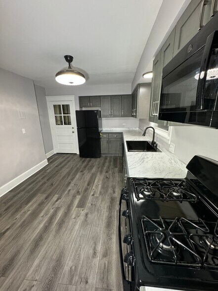 kitchen - 1818 Ashland Ave