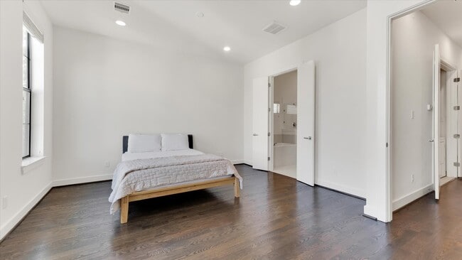 Building Photo - 2115 Colorado St