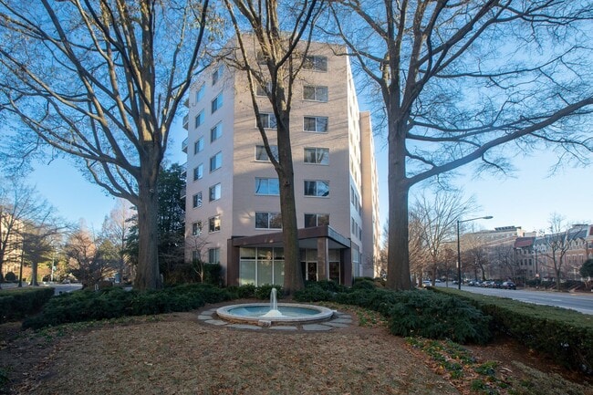 Building Photo - Lovely Studio Unit with 1 BA Condo in Wood...