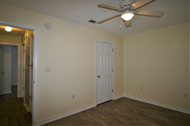 Building Photo - 532 Brock Ave