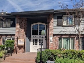 Building Photo - 1 Bedroom-1 Bathroom Single Story Condo in the La Mesa Village