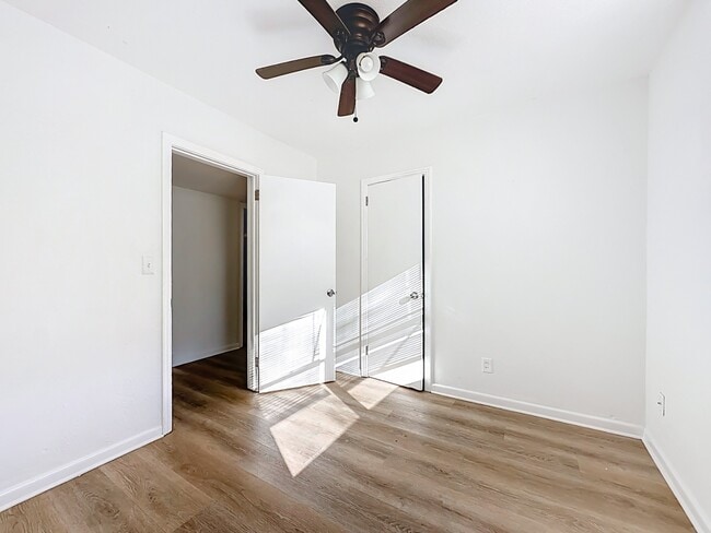 Building Photo - 5330 Quan Dr