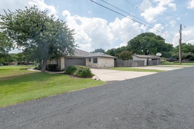 Building Photo - 300 Las Plumas Dr