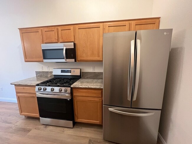 Building Photo - Beautifully remodeled 3 bedroom 2 bathroom downstairs condo right next to the pool!!