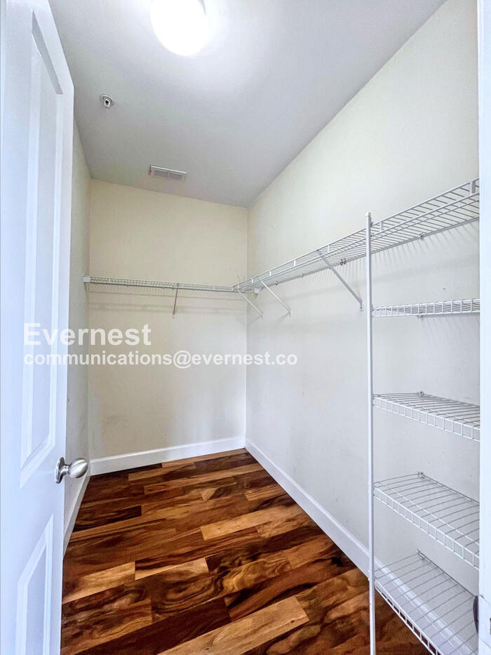 Building Photo - 8431 Callabee Way