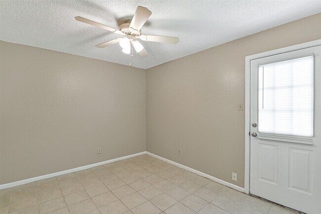 Building Photo - 4512 Avenue L