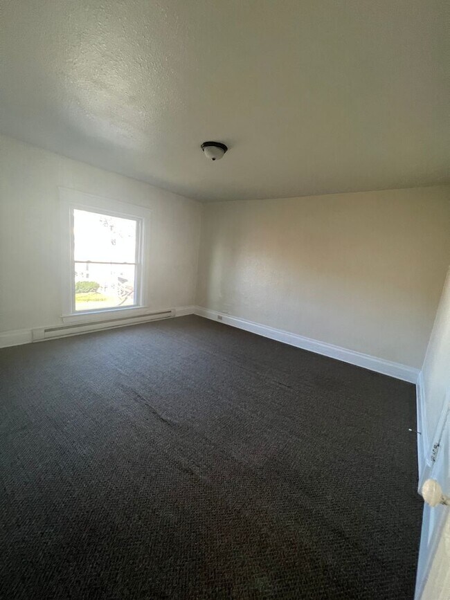 Building Photo - 721 POPLAR