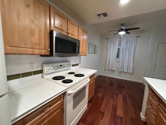 Building Photo - Nice condo located in Balboa Park. Water/Sewer/Garbage included