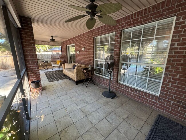 Building Photo - Gulf Breeze - Melissa Oaks - 4 Bedroom, 2 Bathroom w/ pool