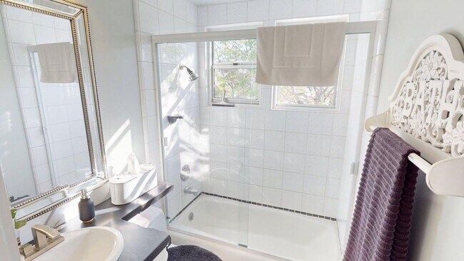 Building Photo - A Timeless Coronado Beach Cottage