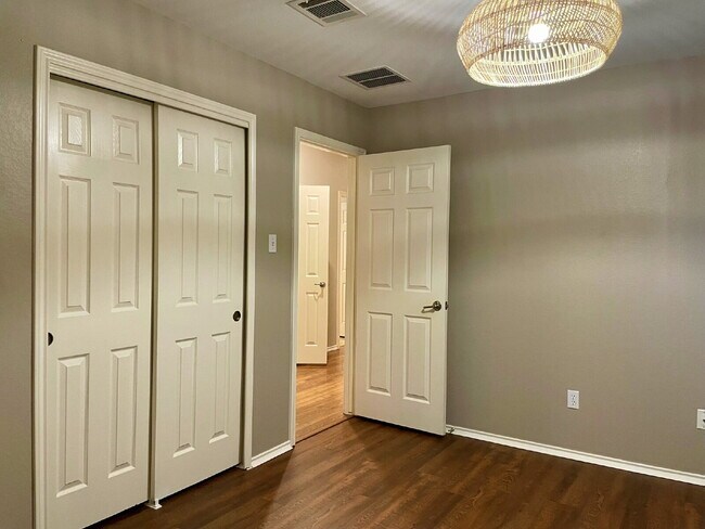 Building Photo - Charming 4-Bedroom Home in South Austin’s ...