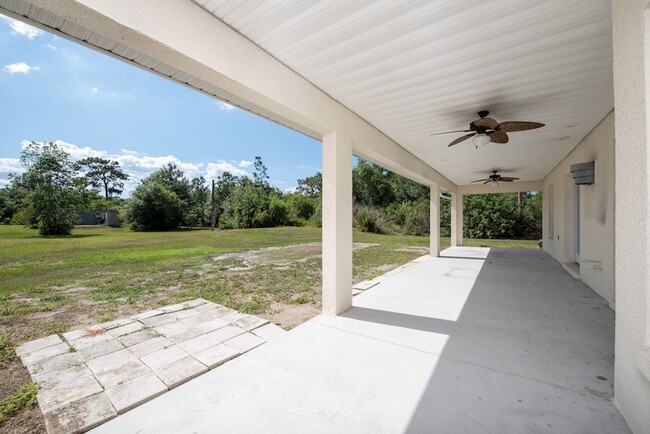 Building Photo - Spacious 3/2.5 House on Large Lot in Saint...