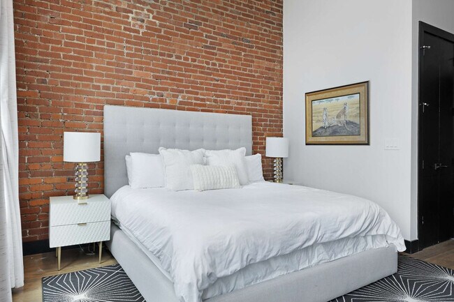 Building Photo - 126 2nd Ave N