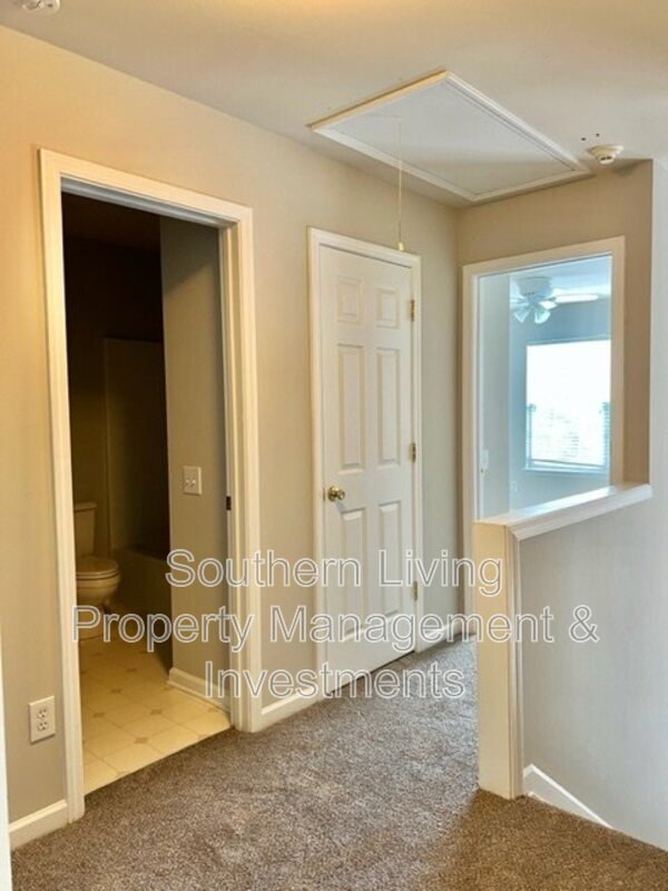 Building Photo - 8214 Drakeview Ct