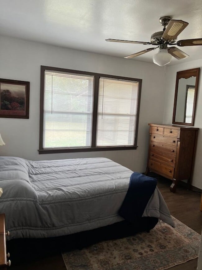 Building Photo - 301 W Main St