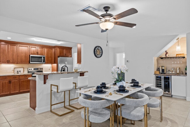 Building Photo - 2400 Seaford Dr